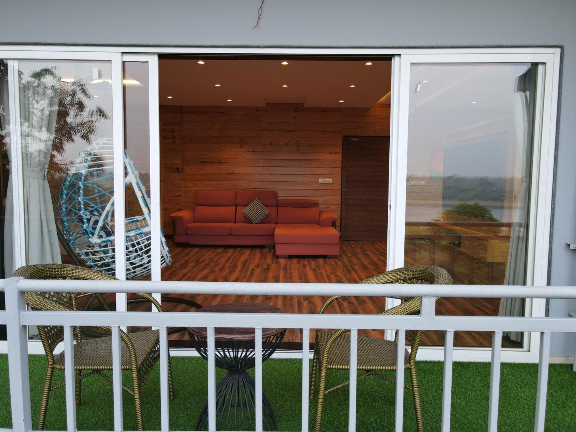 Krishna Riverside Resort Vasad Exterior foto